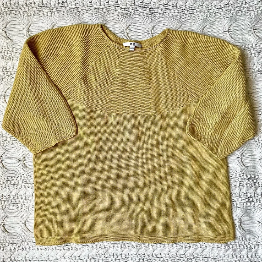 UNIQLO women’s 3D knitted sweater - Picture 1 of 5
